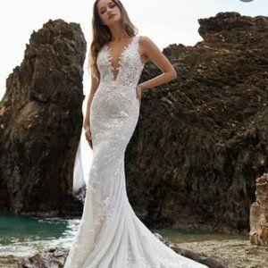 Ines de Santo wedding dress | Style Leda |  Size 6-8 BRAND NEW, UNALTERED Bridal